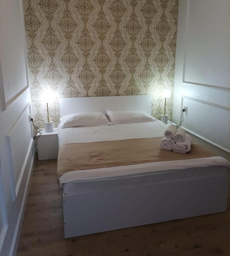 Riverside Boutique Hotel アルマトイ エクステリア 写真