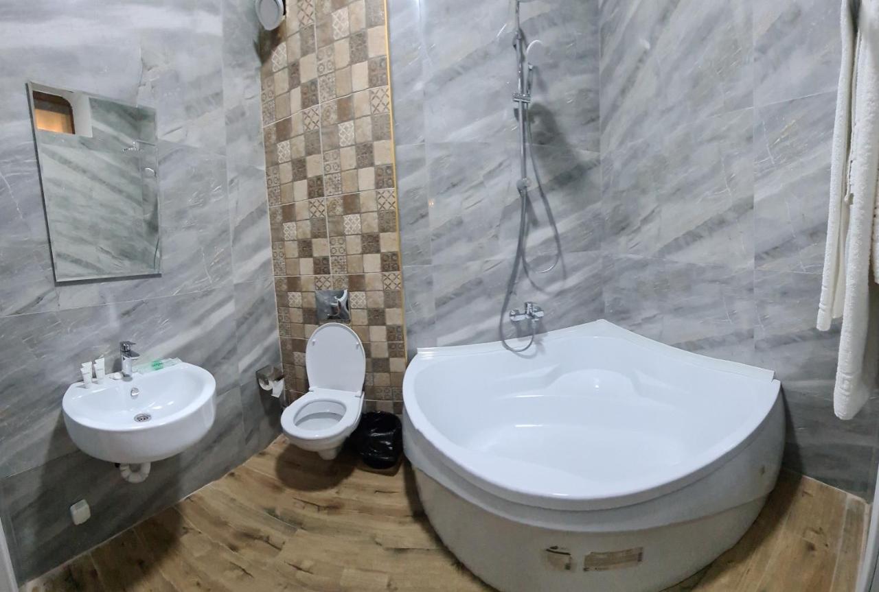 Riverside Boutique Hotel アルマトイ エクステリア 写真